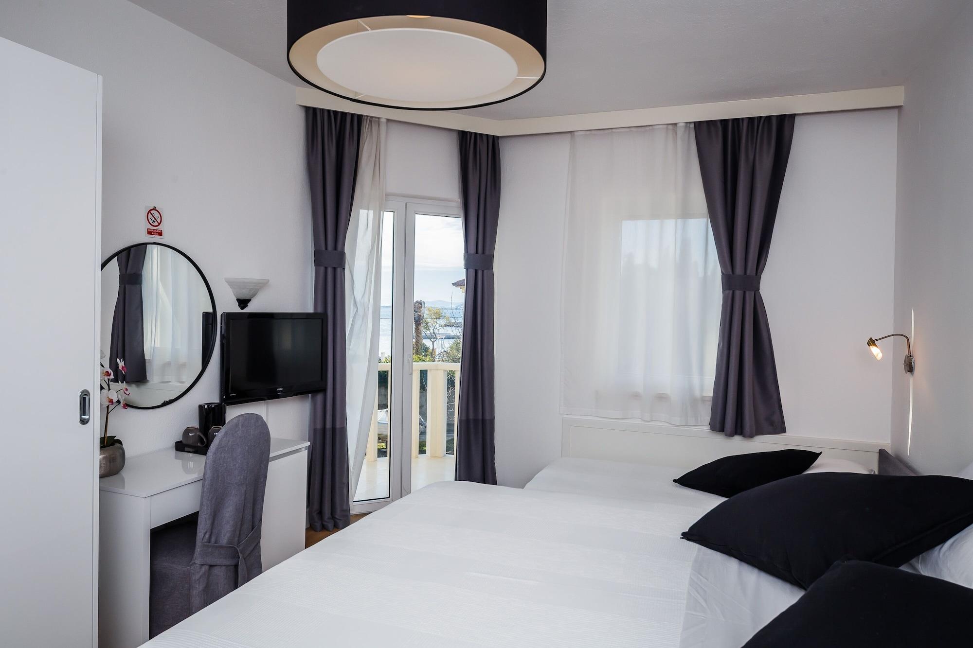 Hotel Villa Zarko Kaštel Stari エクステリア 写真