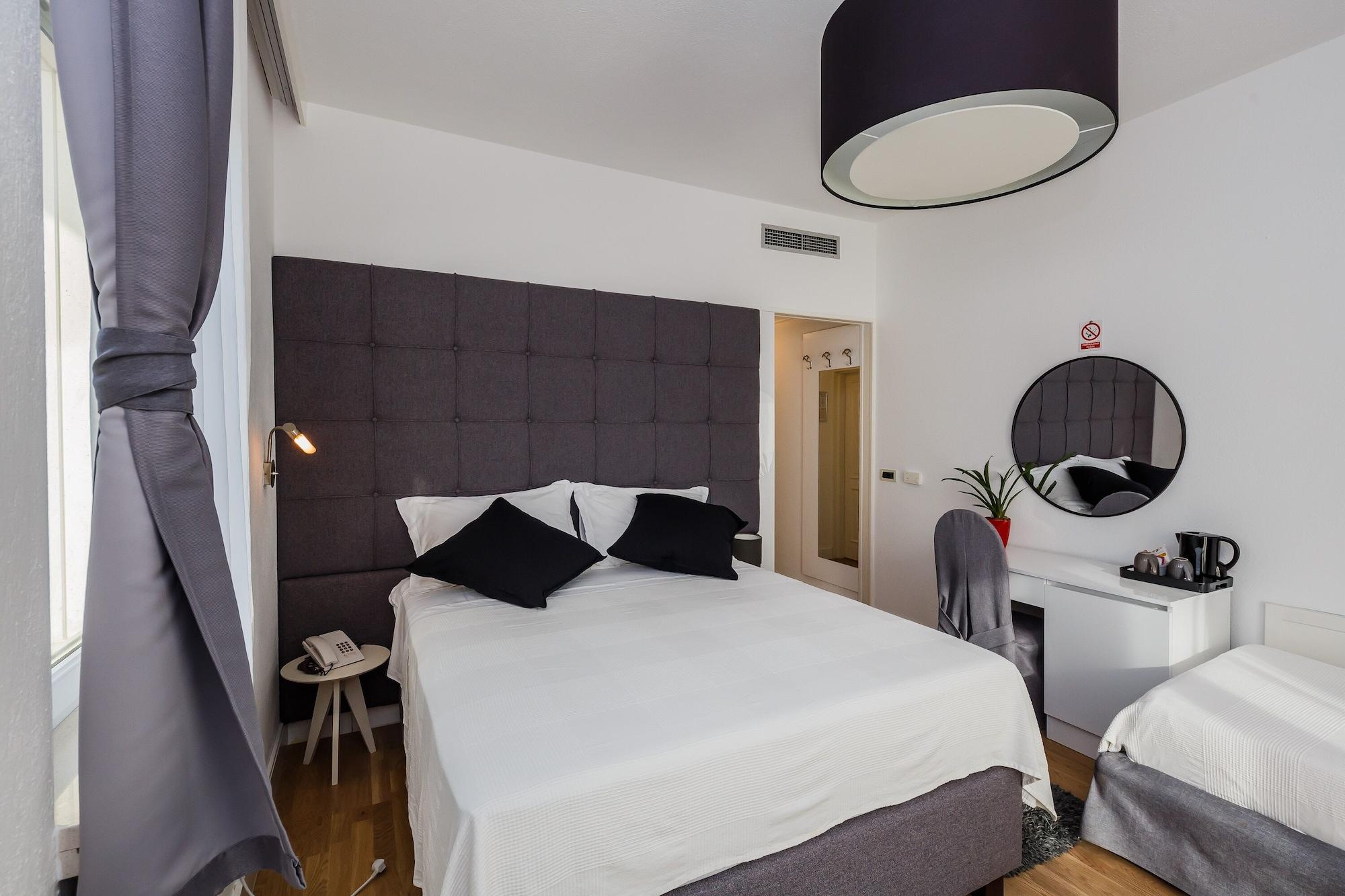 Hotel Villa Zarko Kaštel Stari エクステリア 写真