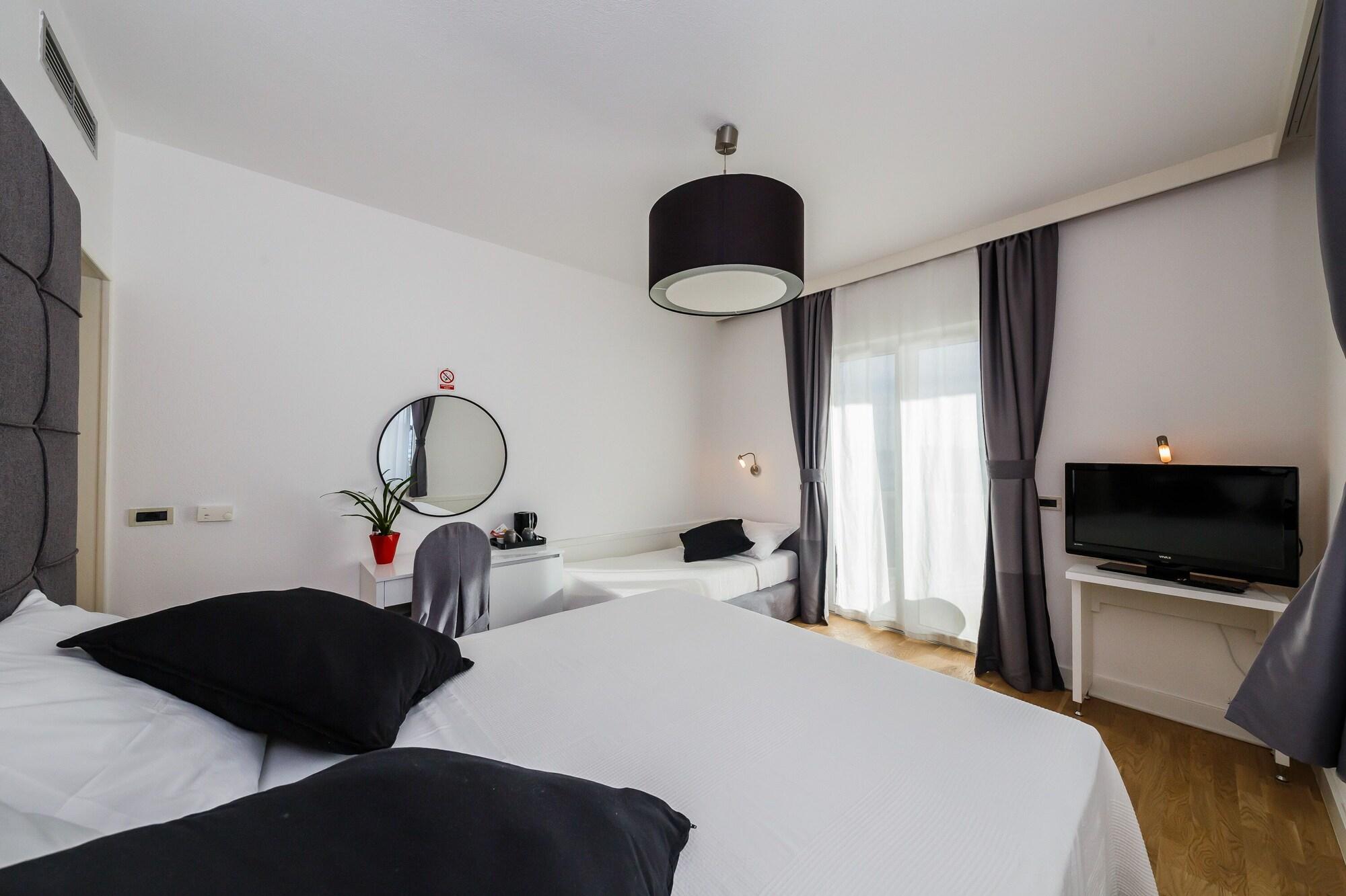 Hotel Villa Zarko Kaštel Stari エクステリア 写真
