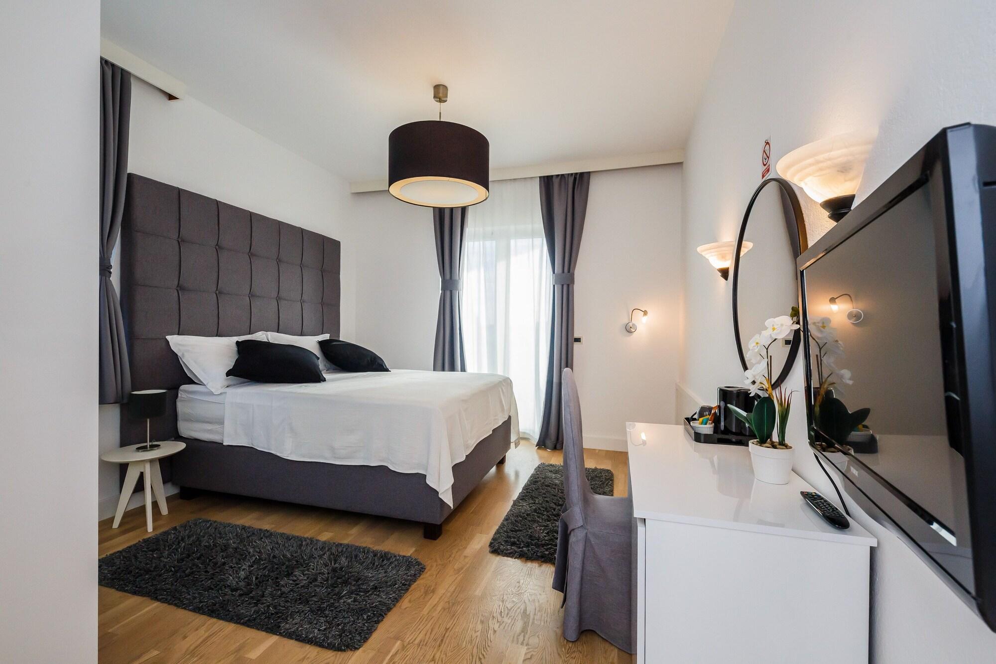 Hotel Villa Zarko Kaštel Stari エクステリア 写真