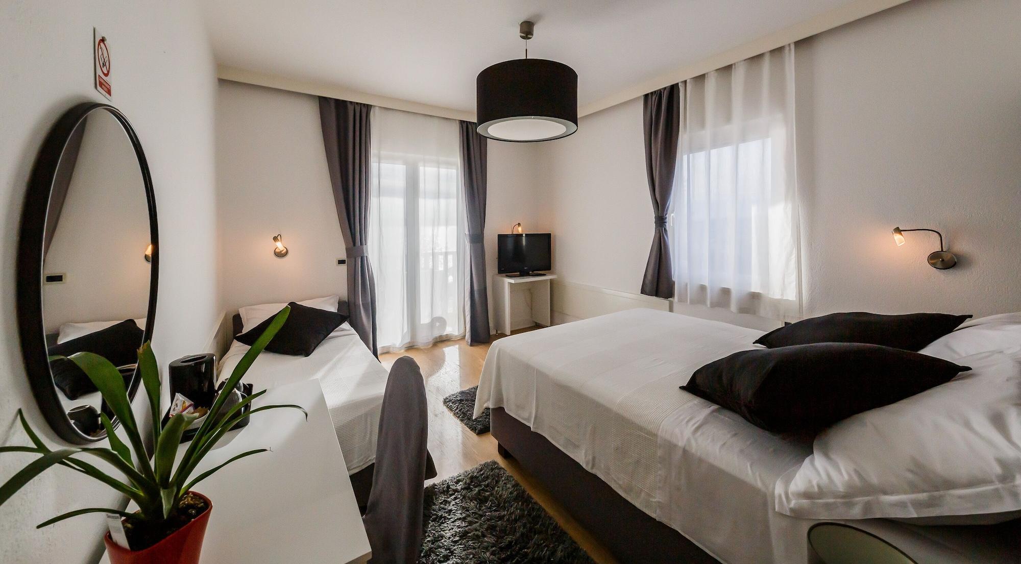 Hotel Villa Zarko Kaštel Stari エクステリア 写真