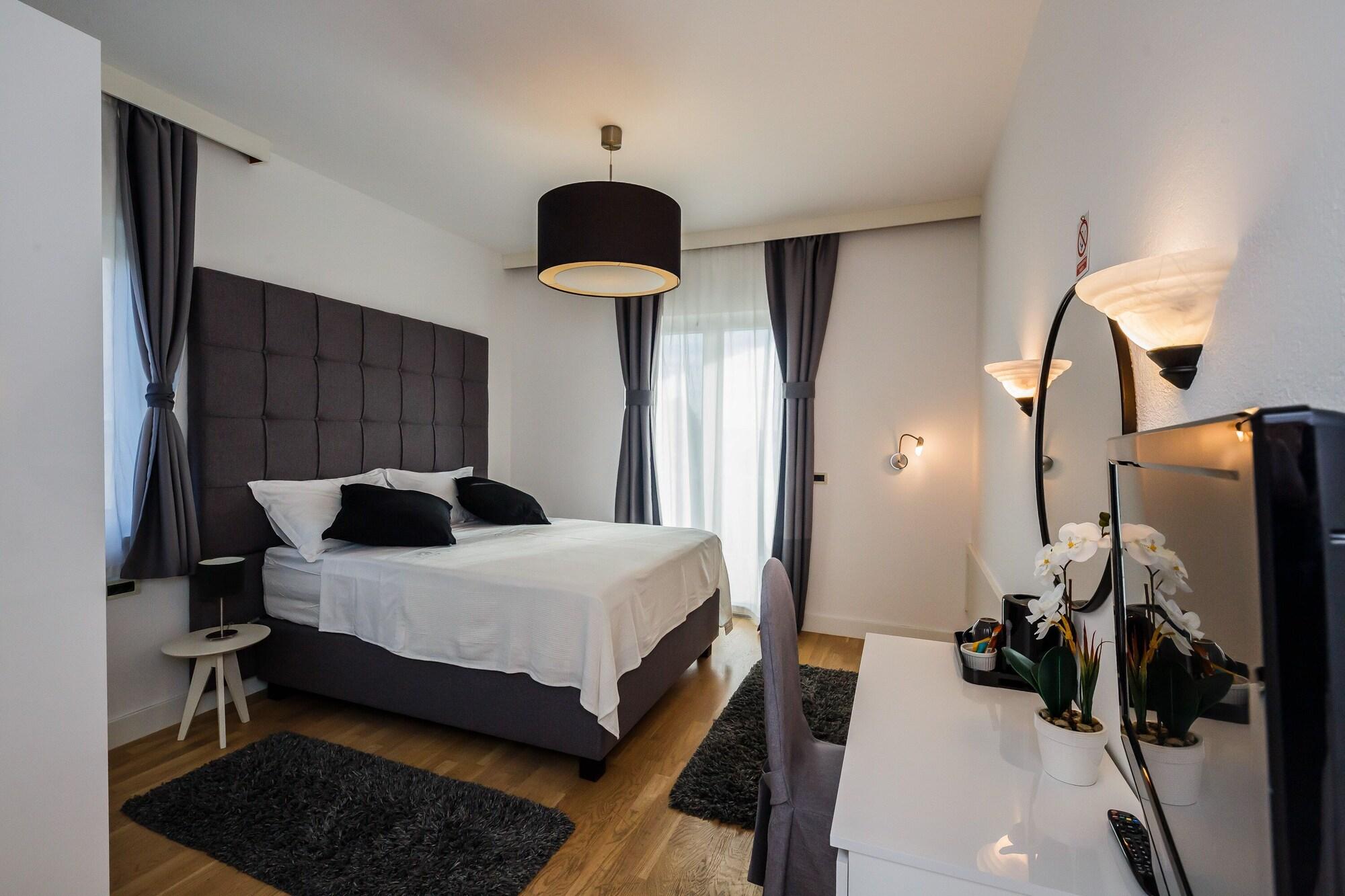 Hotel Villa Zarko Kaštel Stari エクステリア 写真