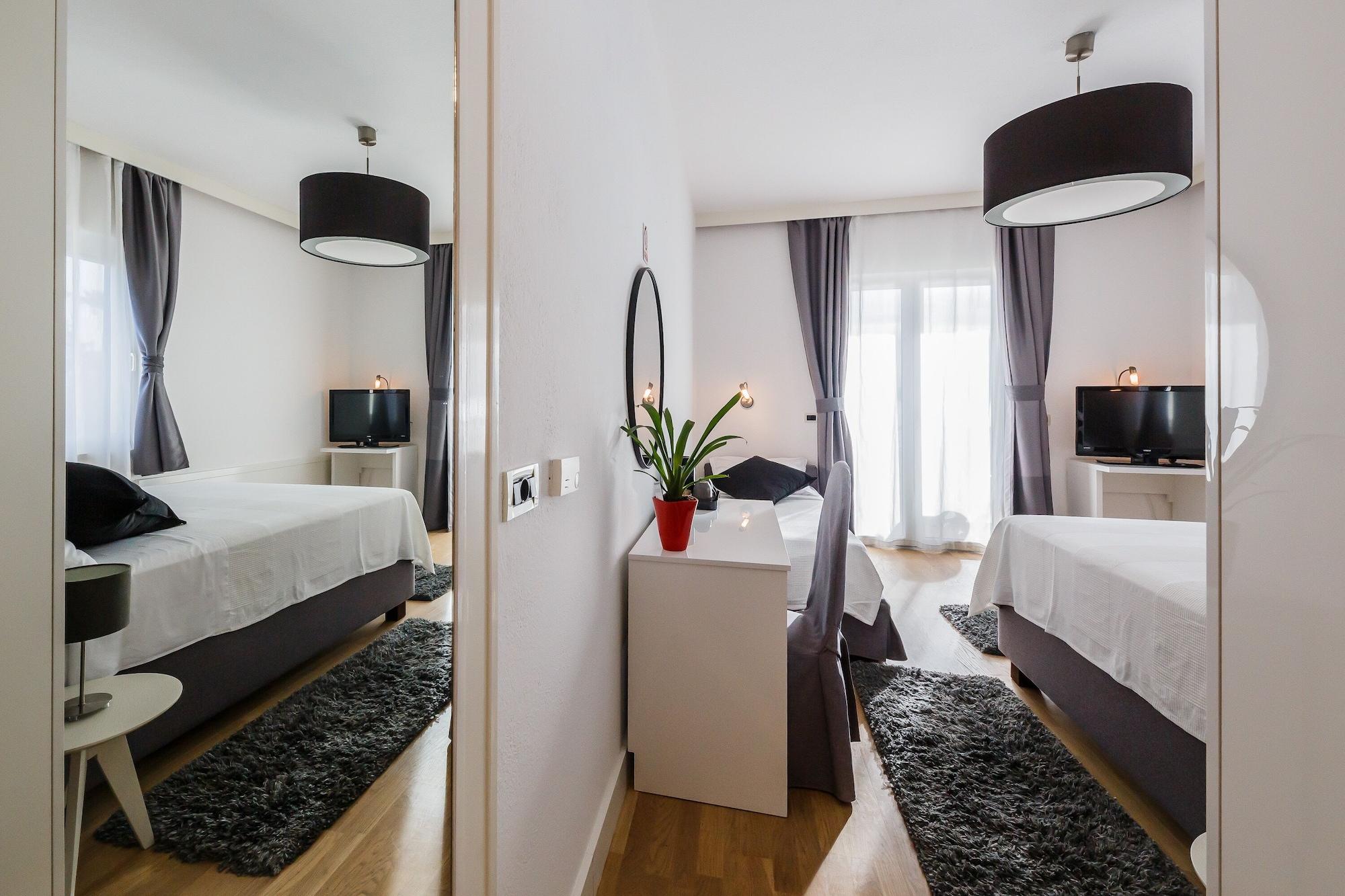 Hotel Villa Zarko Kaštel Stari エクステリア 写真