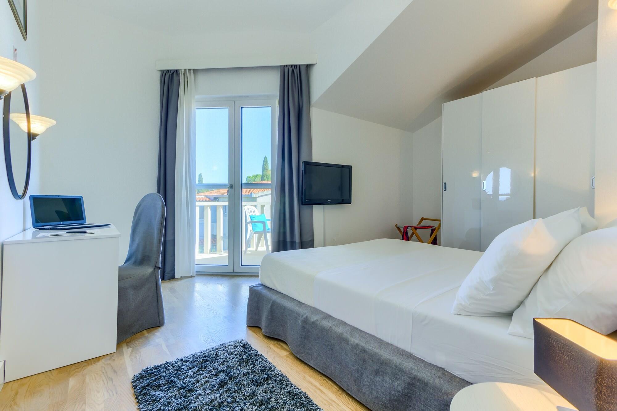 Hotel Villa Zarko Kaštel Stari エクステリア 写真