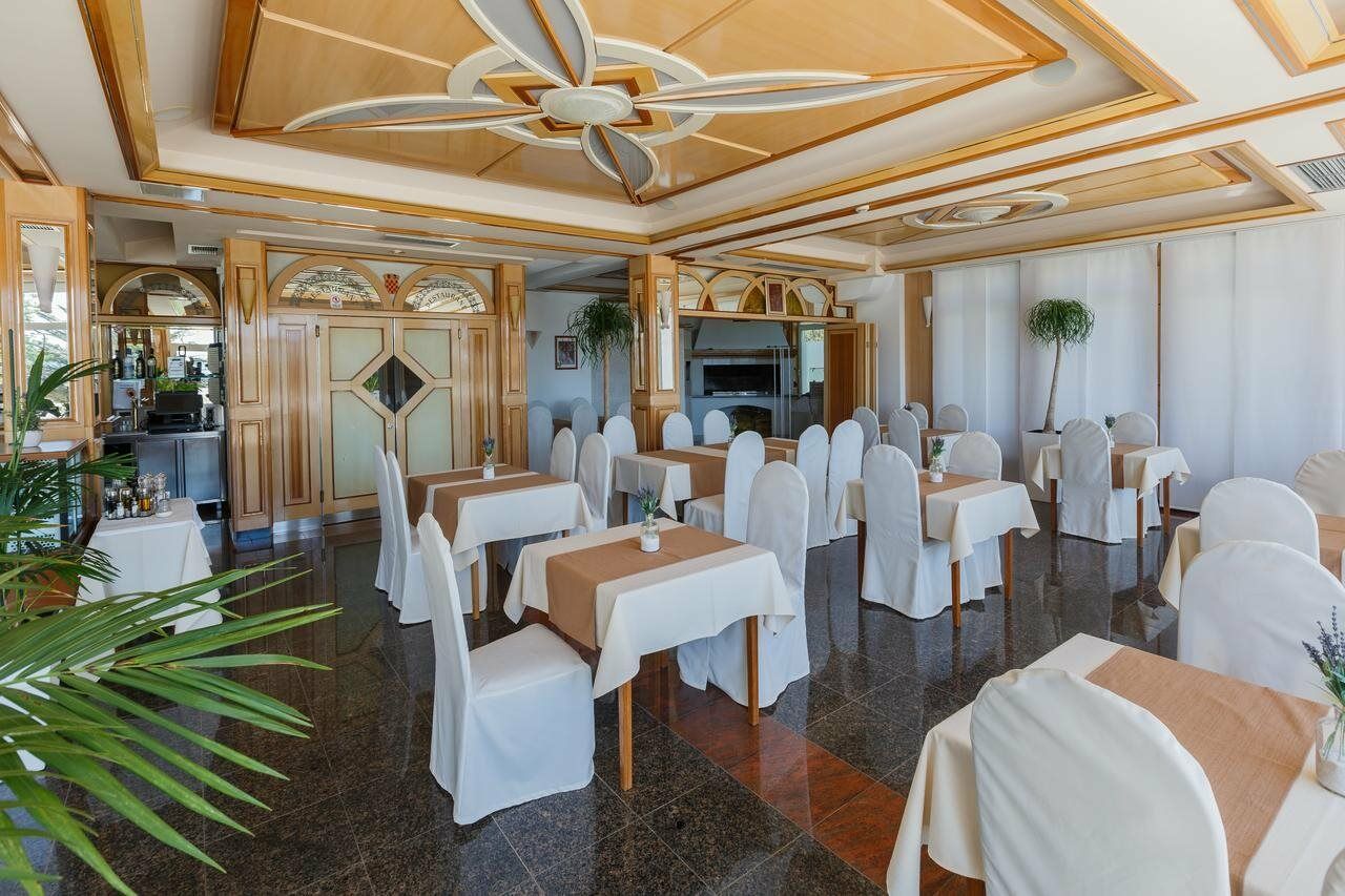 Hotel Villa Zarko Kaštel Stari エクステリア 写真